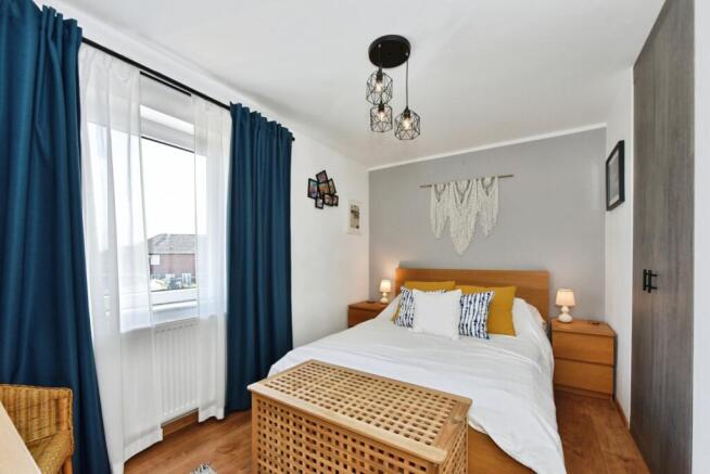 3 bed Semi-Detached for sale Image 8