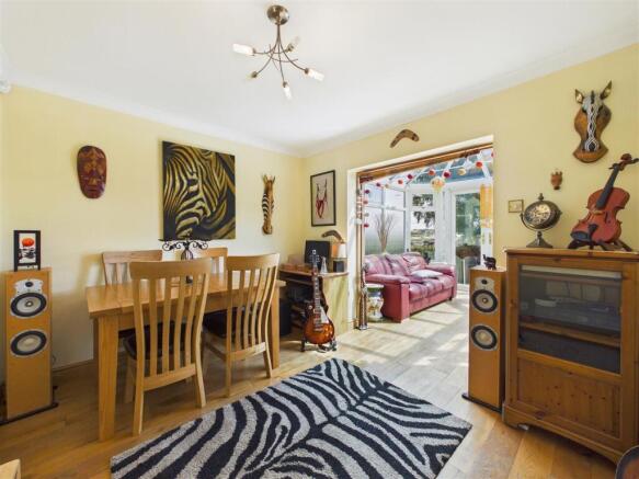 Netherfields Crescent, Dronfield photo 4