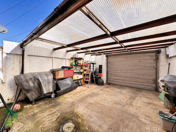 Covered yard. Ide...