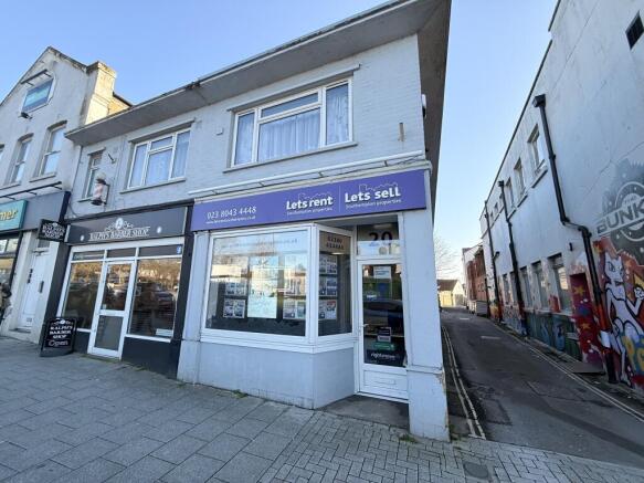 2 bed flat to rent Portsmouth Road, Southampton S