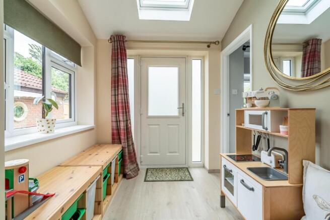 5 bed Detached for sale Image 12