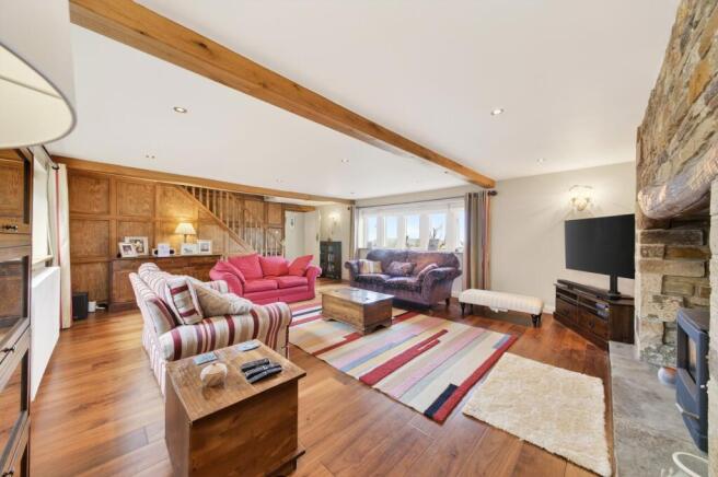 5 bed Detached for sale Image 9