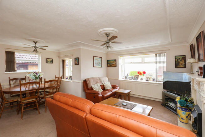 Lounge / Dining R...
