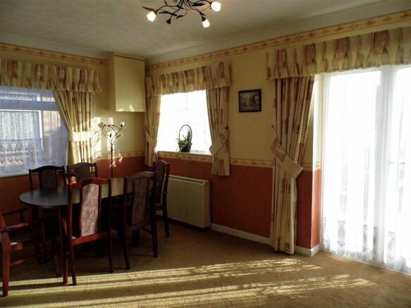 LOUNGE/DINER