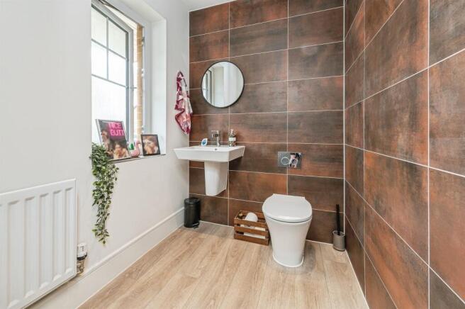 3 bed Semi-Detached for sale Image 8