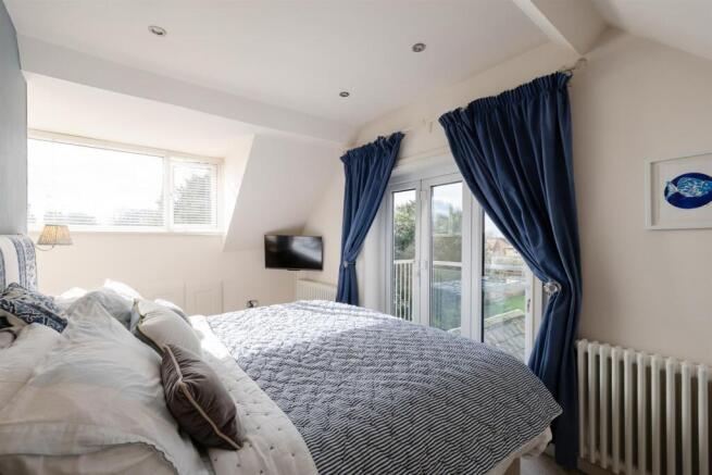 6 bed House for sale Image 12