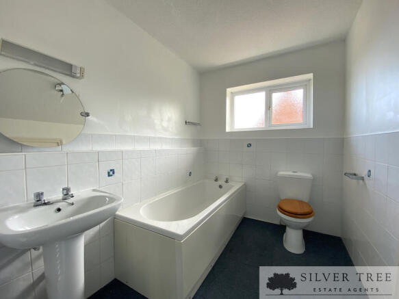 3 bed Apartment for sale Image 9
