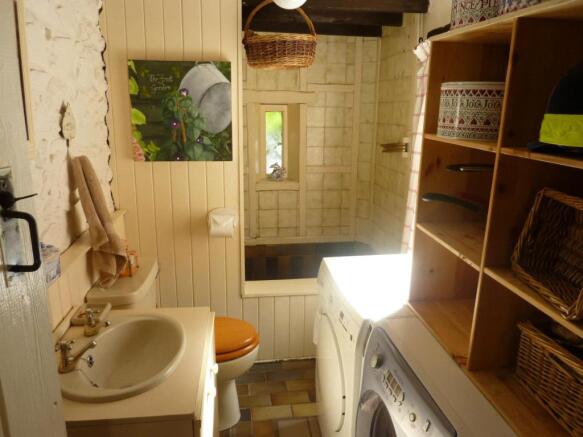 SHOWER ROOM