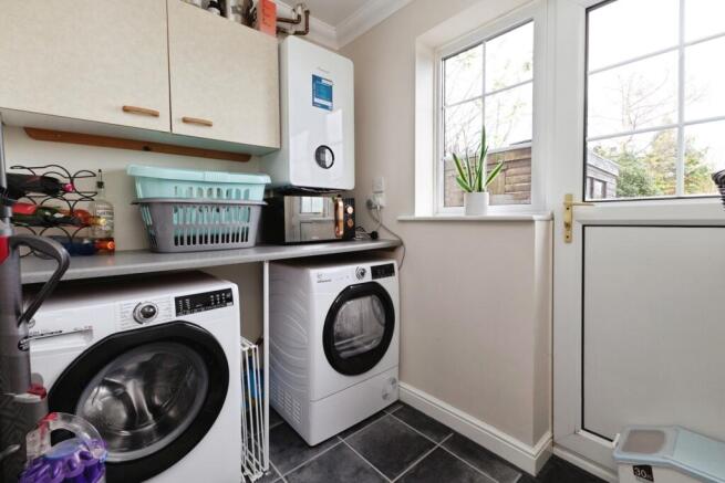 5 bed Detached for sale Image 11