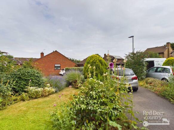 Front Garden/D...
