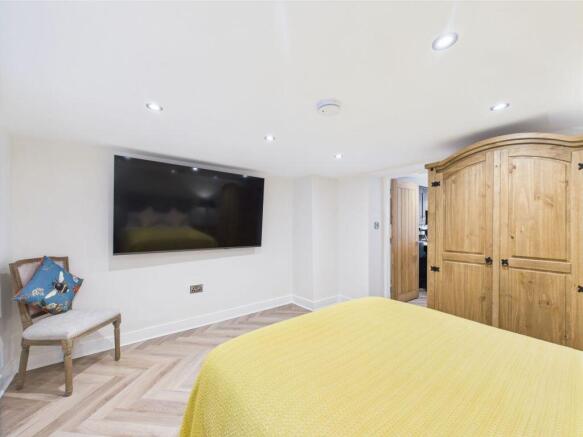 1 bed Apartment for sale Image 8