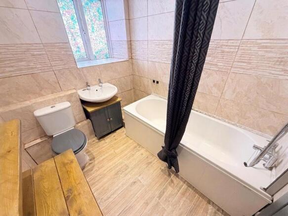 3 bed Terraced for sale Image 8