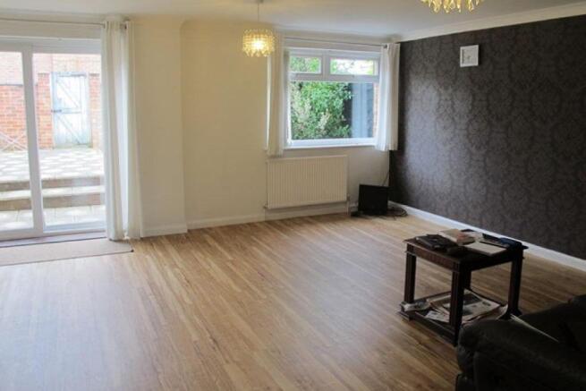 LOUNGE 2
