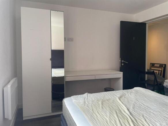 6 bed Flat to rent Image 9