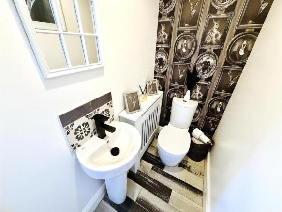4 bed Detached for sale Image 10