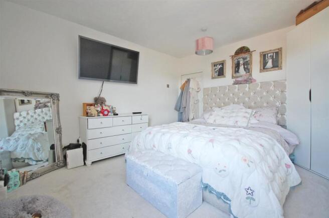 Bed 1.jpg