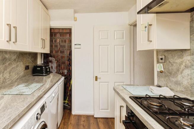 3 bed Semi-Detached for sale Image 6