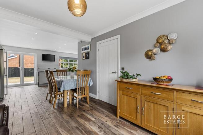 5 bed Detached for sale Image 8