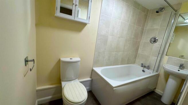 Bathroom (2).jpg