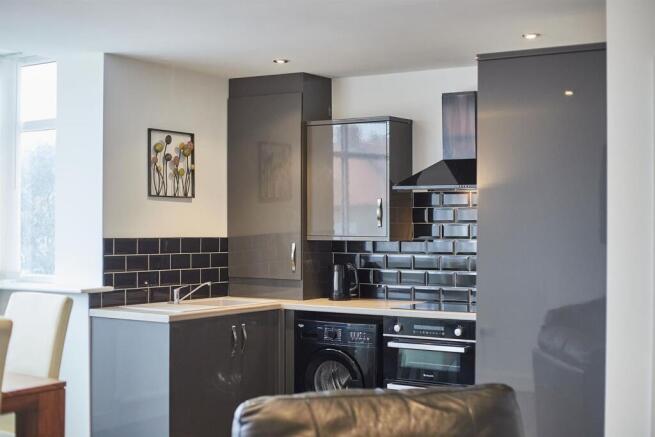 2 bed Apartment to rent Image 8