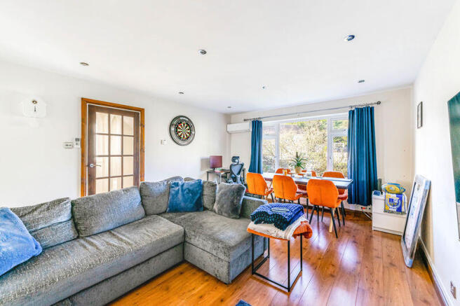 Pleshey Close, Worle - IMPRESSIVE MAISONETTE photo 4