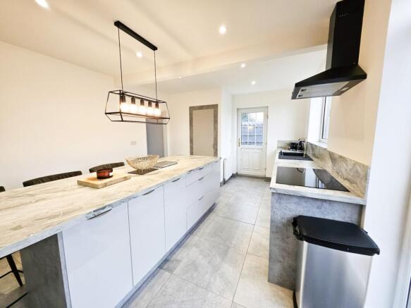 3 bed Semi-Detached to rent Image 4
