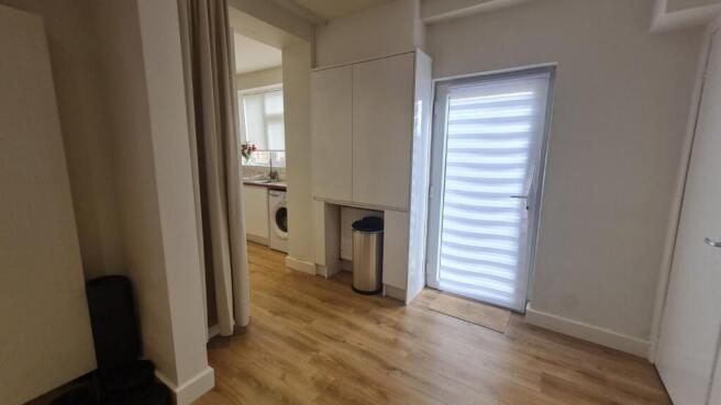 3 bed Semi-Detached to rent Image 5