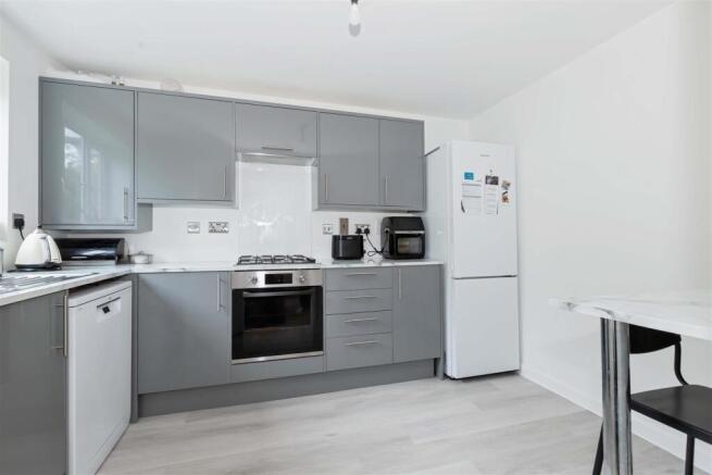 For Sale by Aspire Residential | Teulon Court