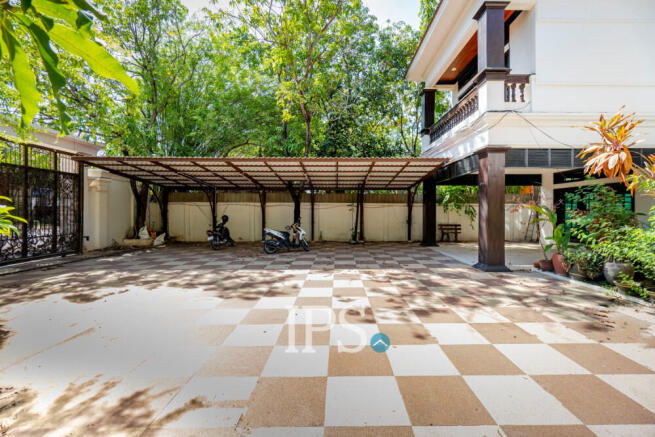 5 Bedroom Villa For Sale - Sala Kamreuk, Siem Reap