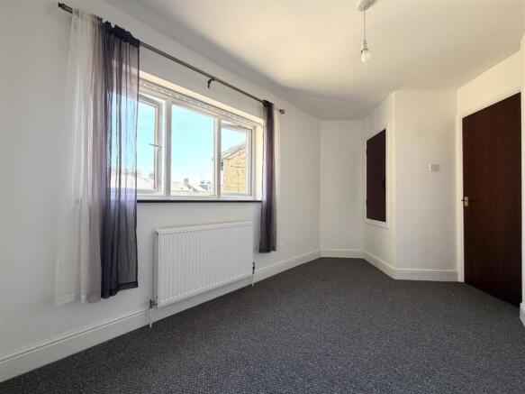 2 bed Terraced to rent Image 6