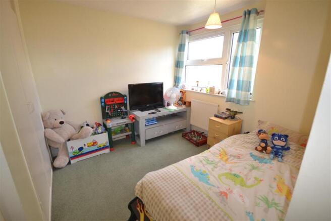 Bedroom 1 :