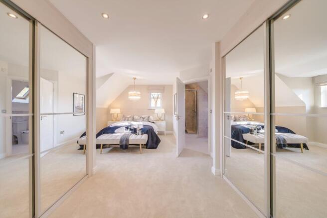 5 bed Detached for sale Image 8