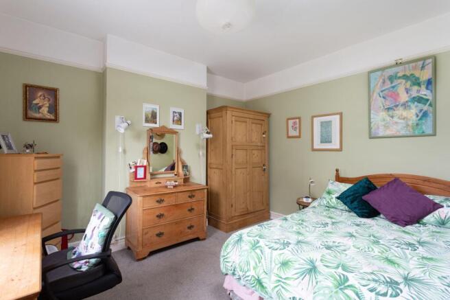 5 bed Detached for sale Image 11
