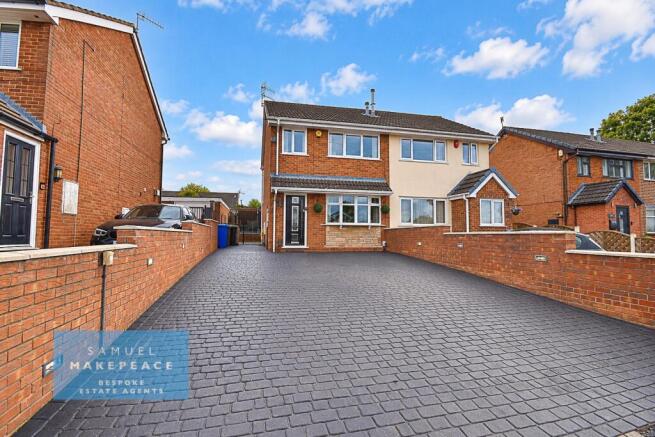 Spacious Three Bedroom Family Home With Conservat