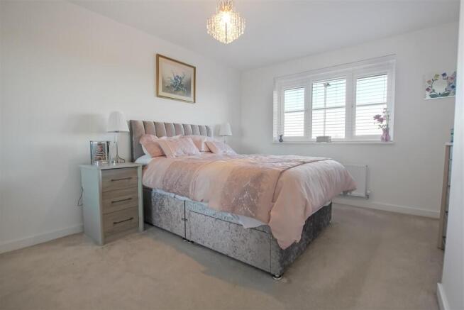 4 bed Detached for sale Image 9