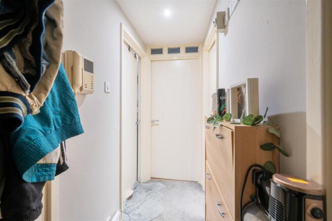 25241-18 15 Kings Court_004