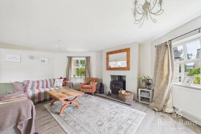 5 bed Semi-Detached for sale Image 5