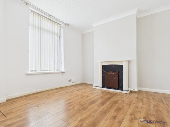 2 bed Terraced to rent Image 6