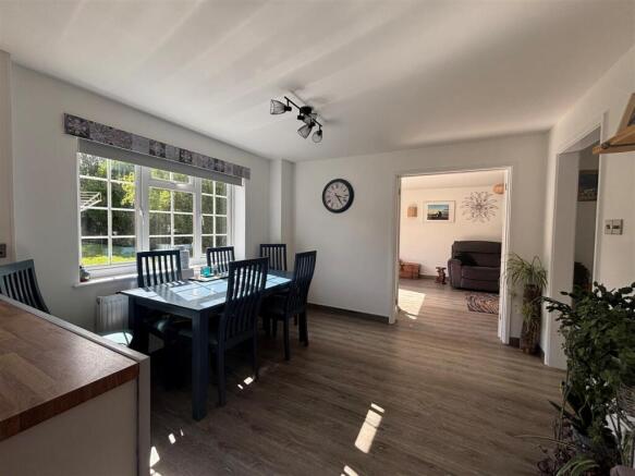 kitchen.....jpg