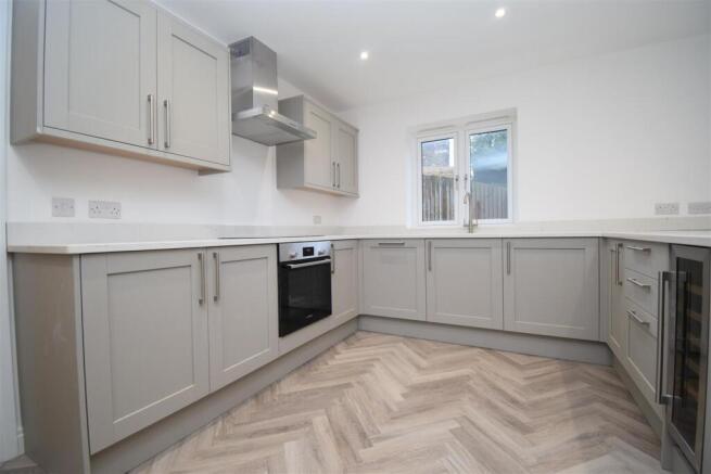 4 bed Detached to rent Image 5