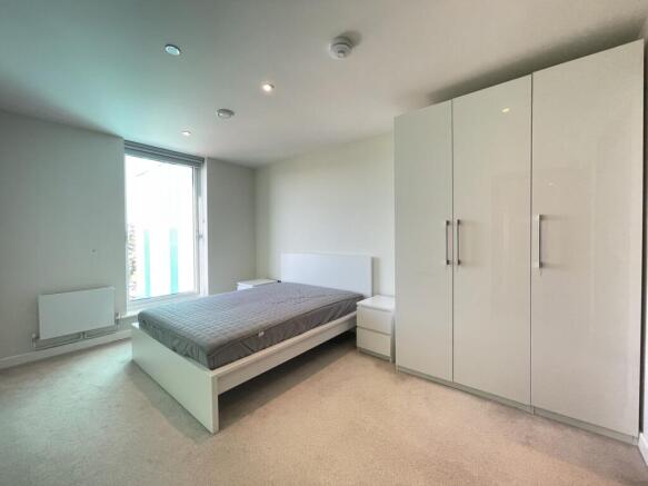 2 bed Apartment to rent Image 2