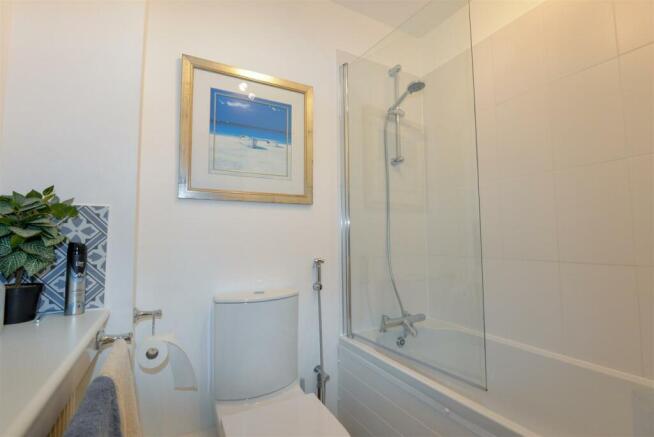 Bathroom 1.jpg