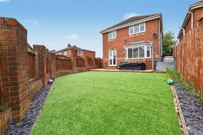4 bed Detached for sale Image 11