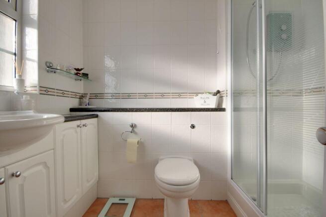 Ensuite to Bed 1