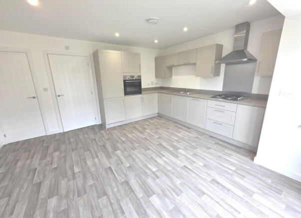3 bed Semi-Detached for sale Image 6