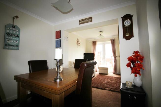FULL LENGTH FURTHER RECEPTION ROOM