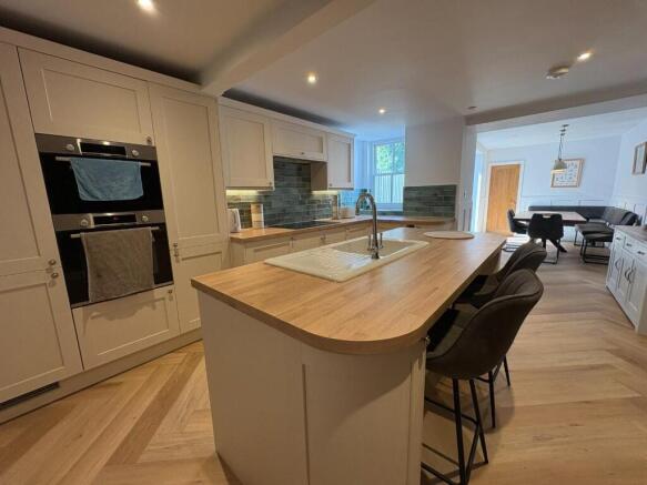 Kitchen (2).JPEG