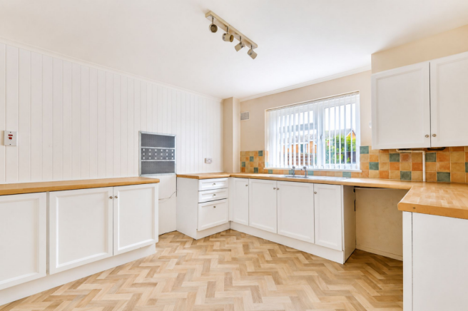 3 bed Terraced to rent Image 4