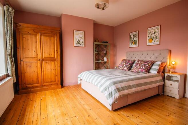 3 bed Semi-Detached for sale Image 6