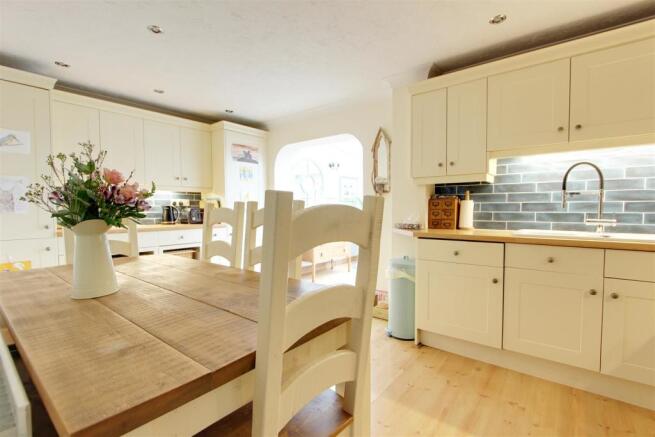kitchen 1.jpg